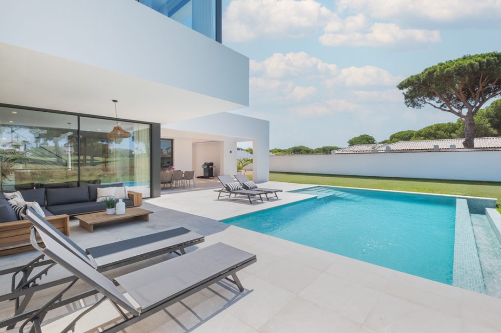 fotografia-inmobiliaria-piscina-lujo-cadiz-2